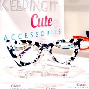 Women’s black and white tea leaf glasses